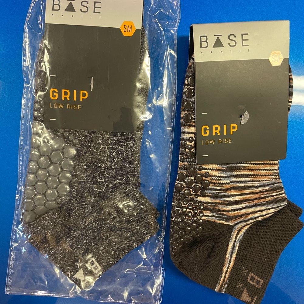 Low Rise Grip Socks – Black & Brown